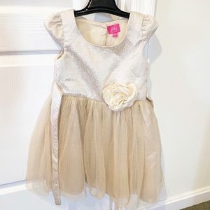 Girls dress
